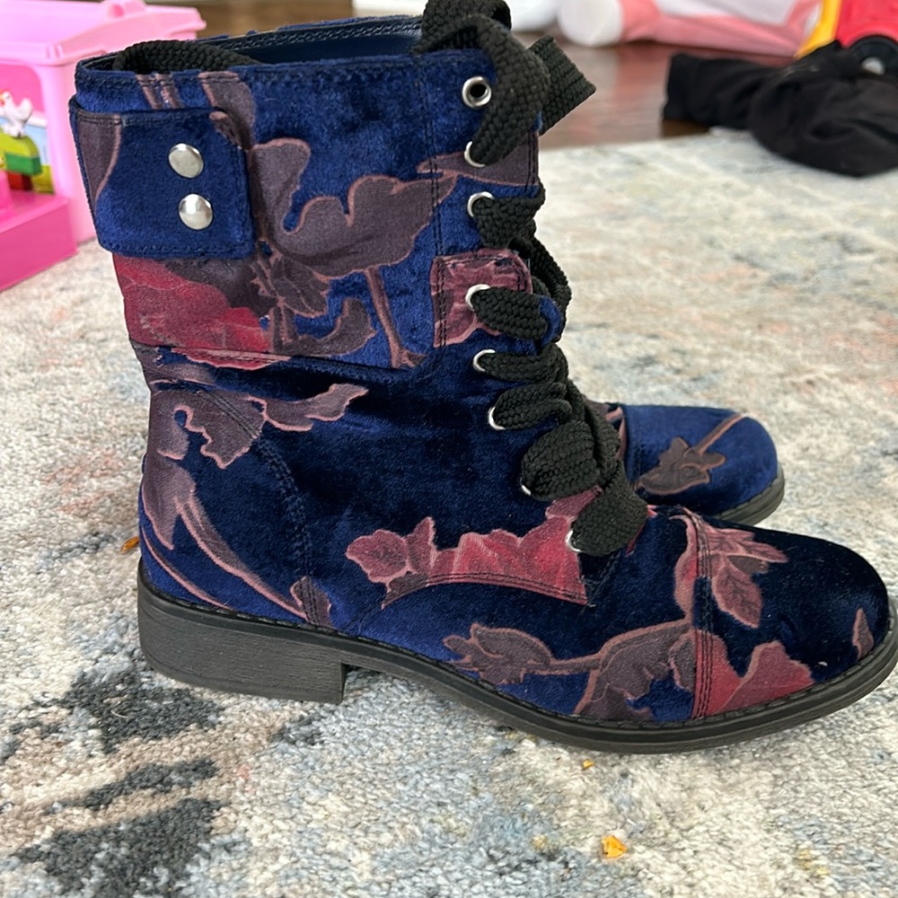 call it spring telling boots, women’s size 6